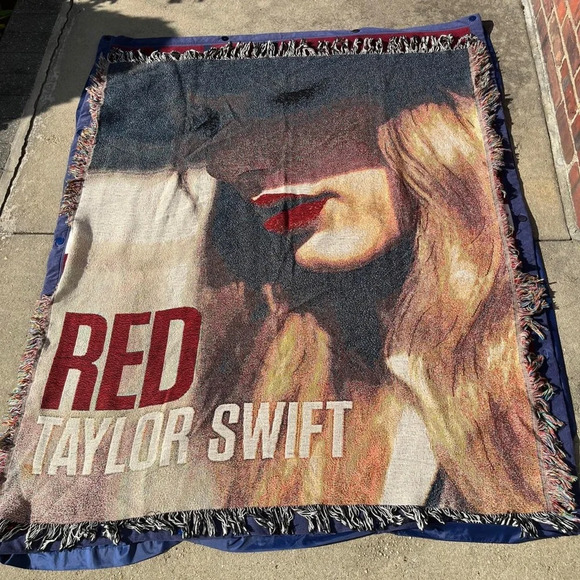 Taylor Swift Tapestry Woven Blanket Red Concert Tour Collectible rare